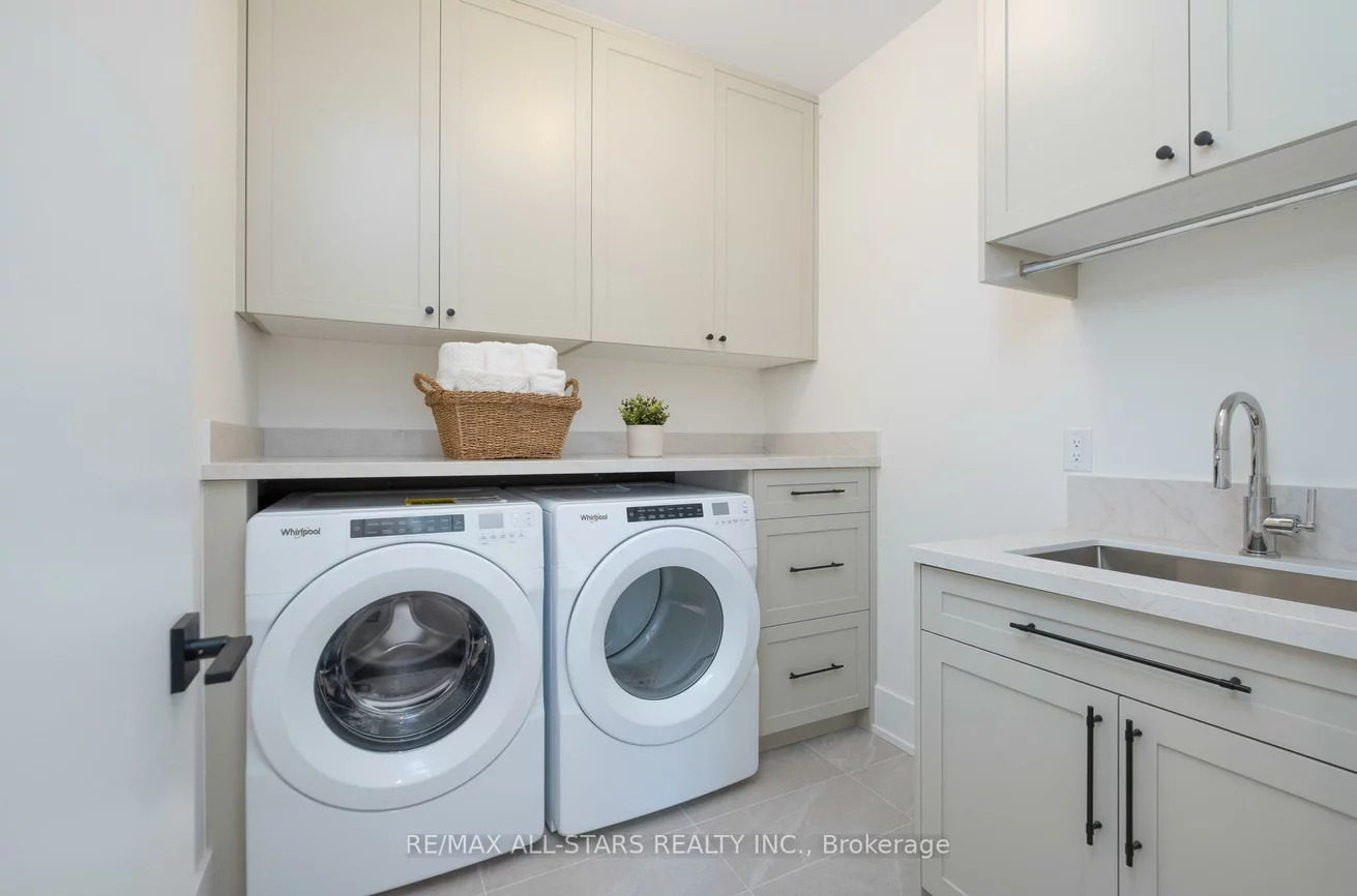 38, Clonmore, Birchcliffe-Cliffside, Toronto