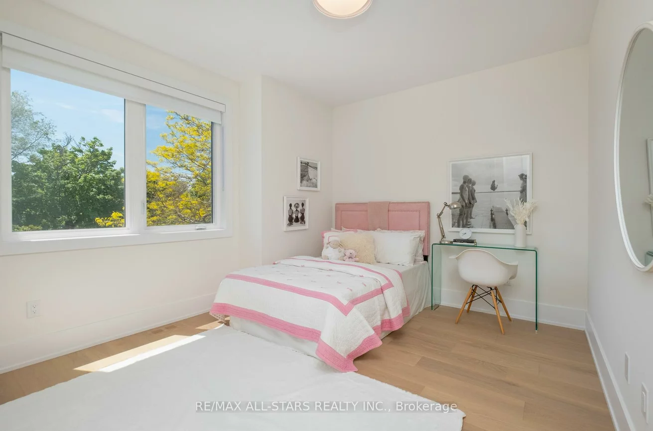 38, Clonmore, Birchcliffe-Cliffside, Toronto