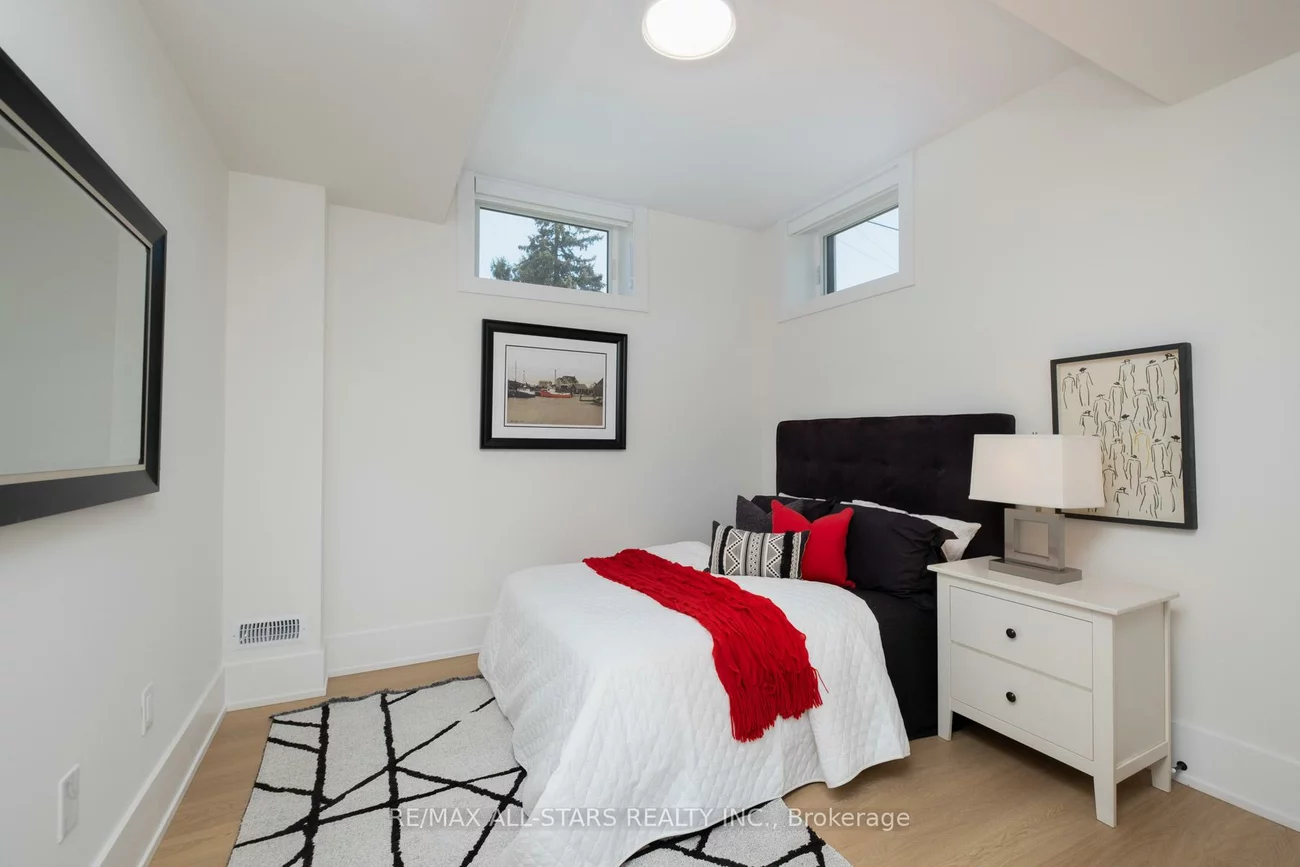 38, Clonmore, Birchcliffe-Cliffside, Toronto
