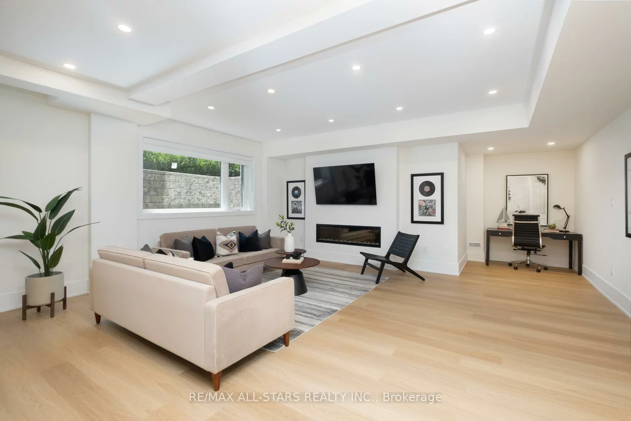 38, Clonmore, Birchcliffe-Cliffside, Toronto