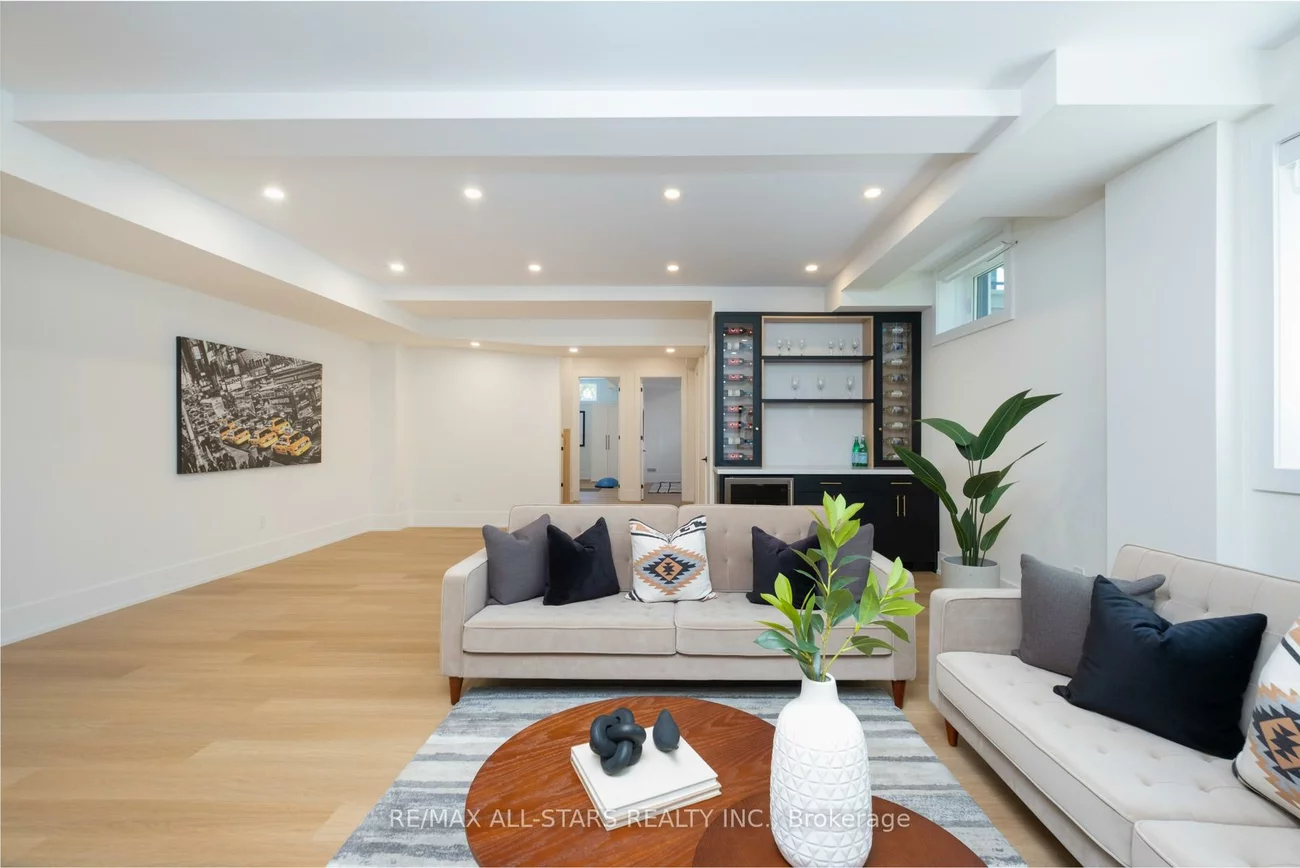 38, Clonmore, Birchcliffe-Cliffside, Toronto