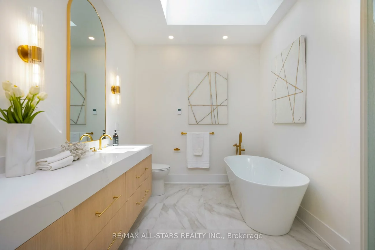 38, Clonmore, Birchcliffe-Cliffside, Toronto