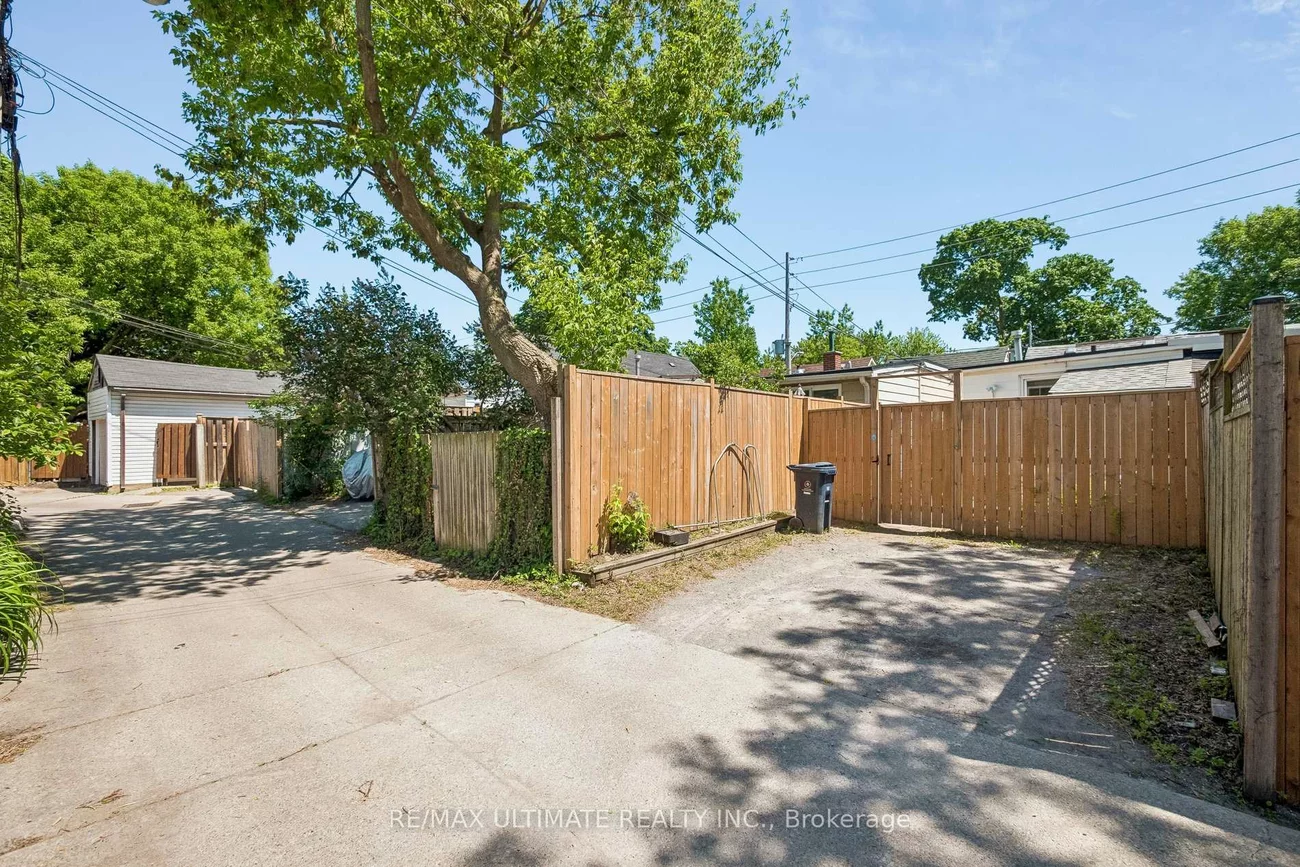 132, Hanson, Woodbine Corridor, Toronto