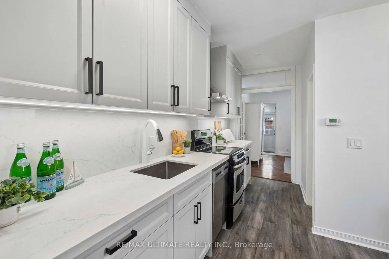 132, Hanson, Woodbine Corridor, Toronto