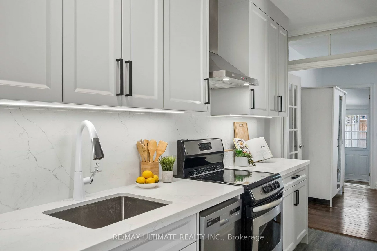 132, Hanson, Woodbine Corridor, Toronto