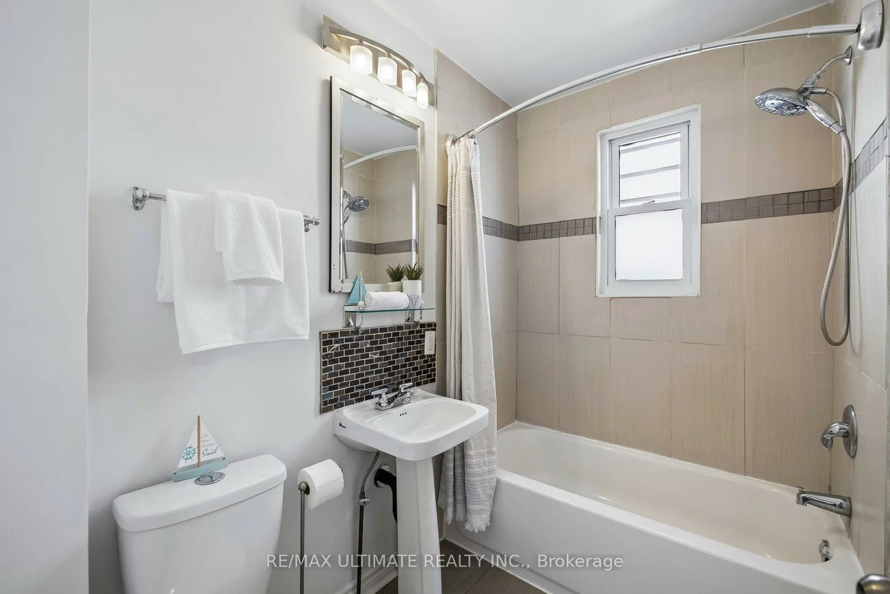 132, Hanson, Woodbine Corridor, Toronto