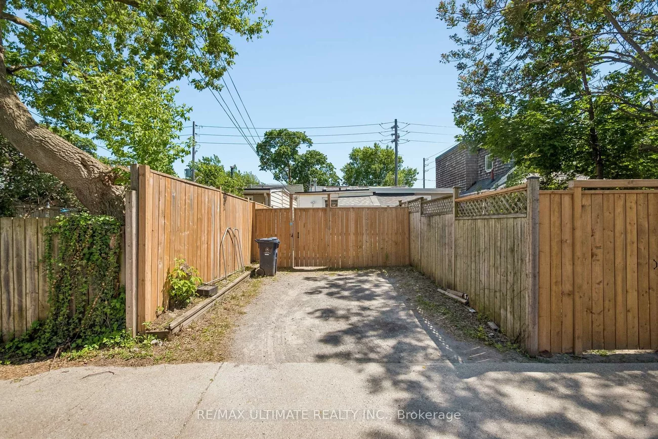 132, Hanson, Woodbine Corridor, Toronto