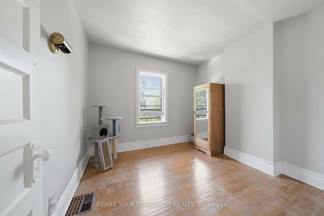 22, Coady, South Riverdale, Toronto