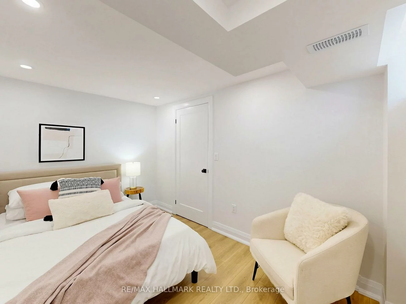 44, Queensdale, Danforth Village-East York, Toronto