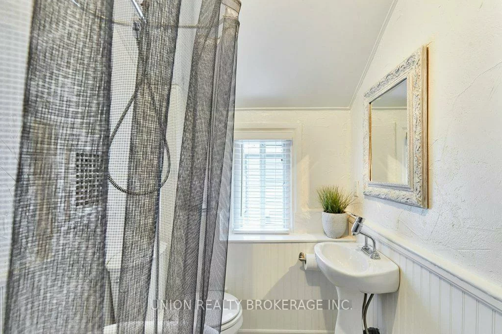 285, Woodbine, The Beaches, Toronto
