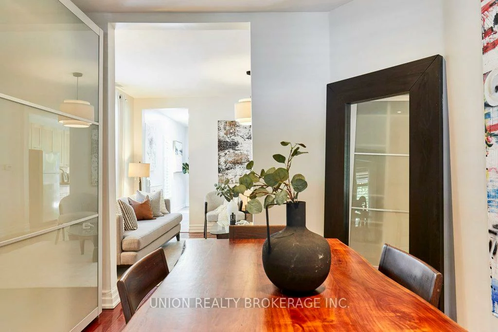 285, Woodbine, The Beaches, Toronto