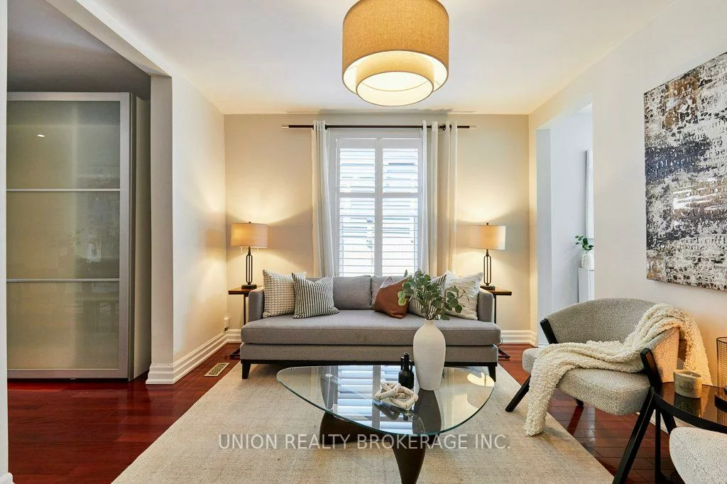 285, Woodbine, The Beaches, Toronto