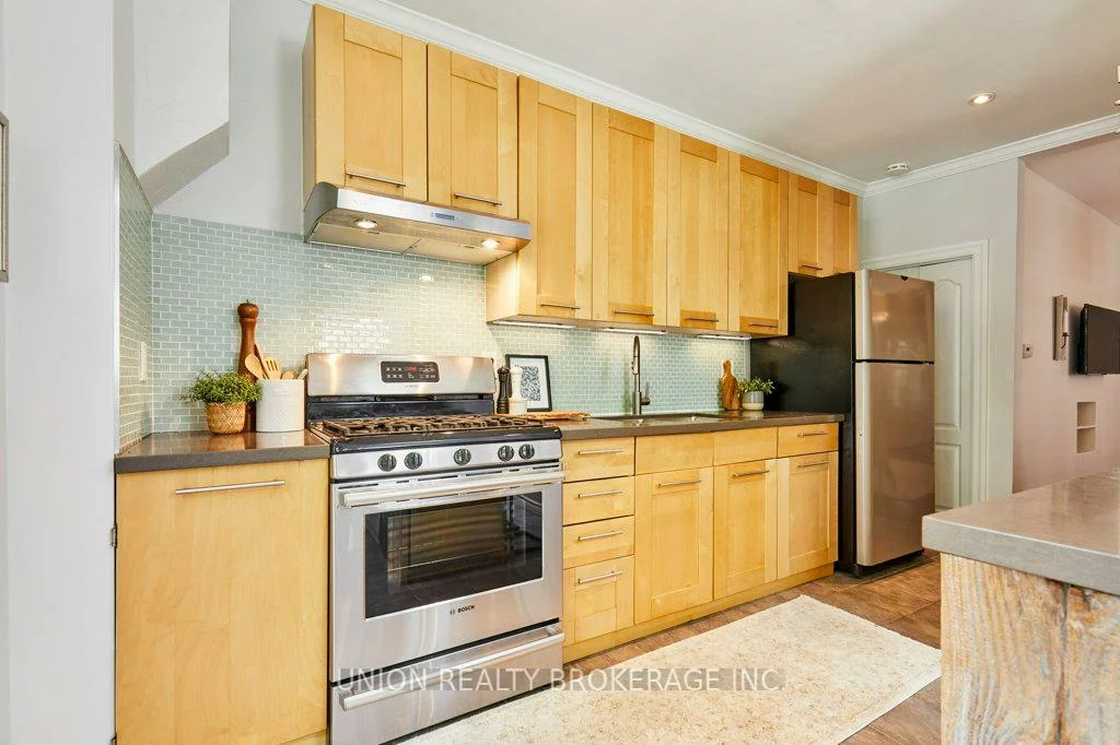 285, Woodbine, The Beaches, Toronto
