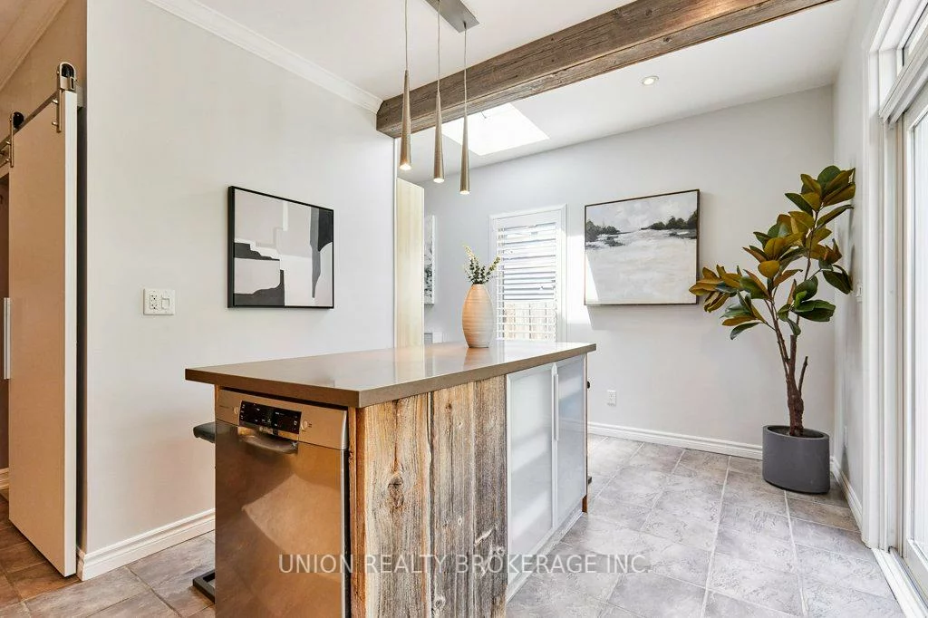 285, Woodbine, The Beaches, Toronto