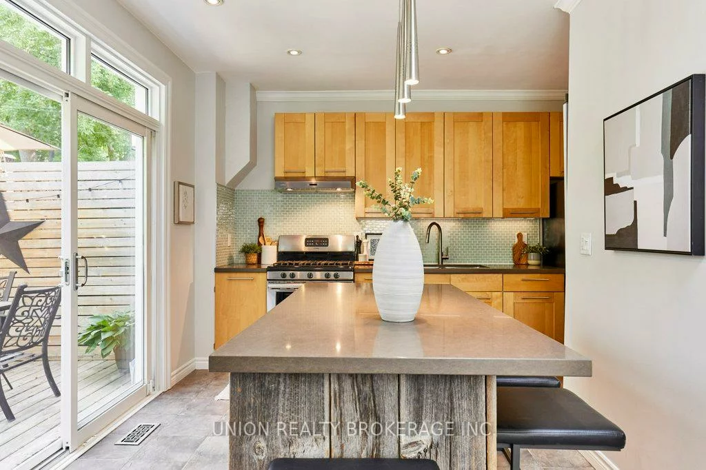 285, Woodbine, The Beaches, Toronto