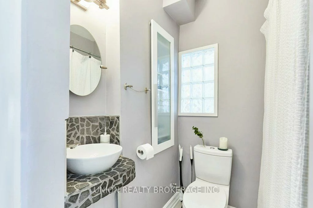 285, Woodbine, The Beaches, Toronto