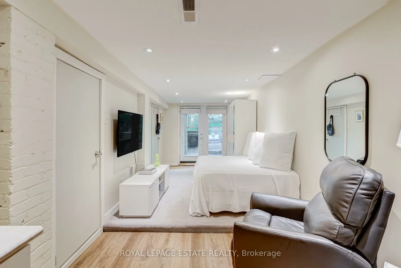 47, Bowmore, Woodbine Corridor, Toronto