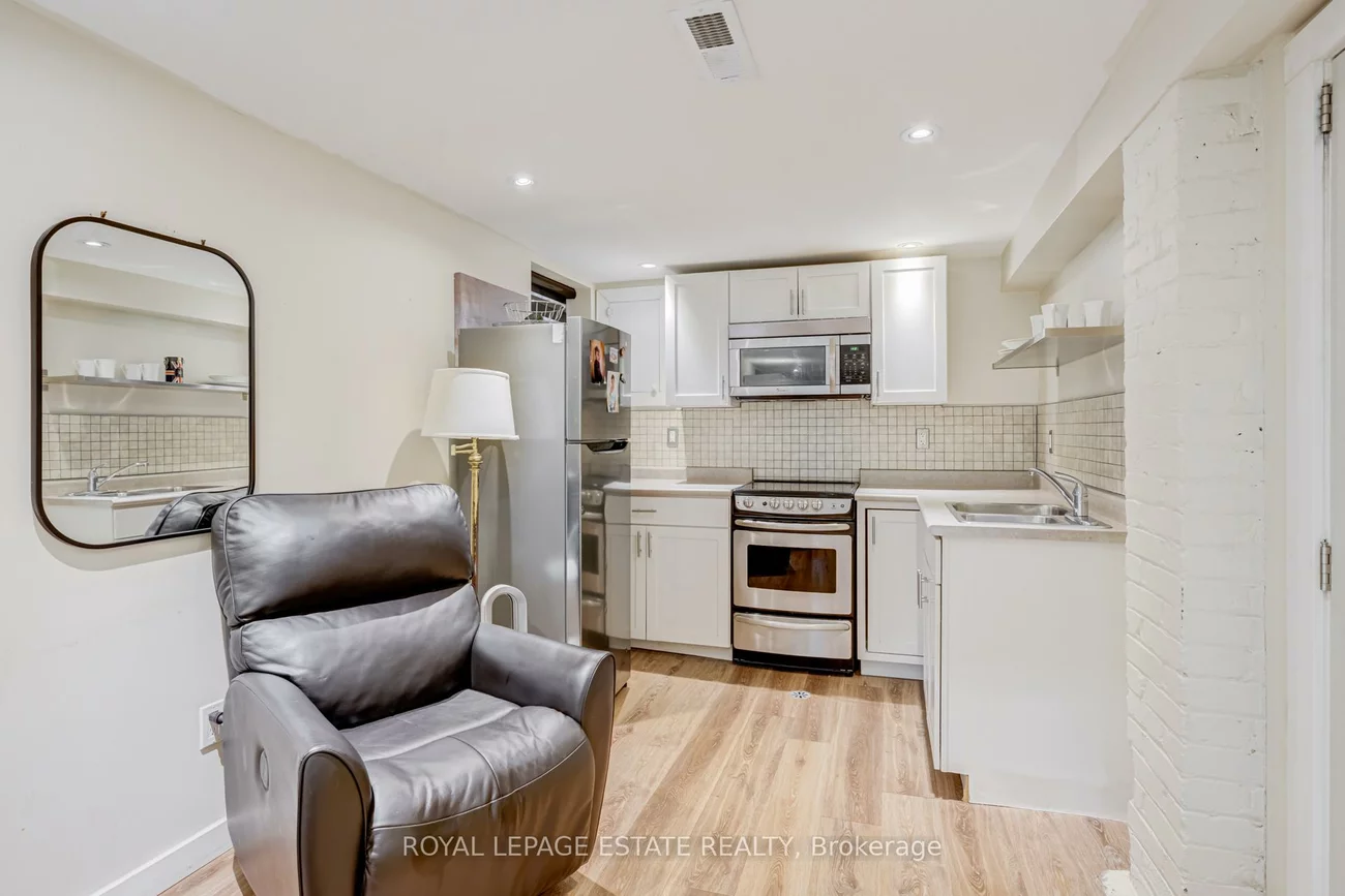 47, Bowmore, Woodbine Corridor, Toronto