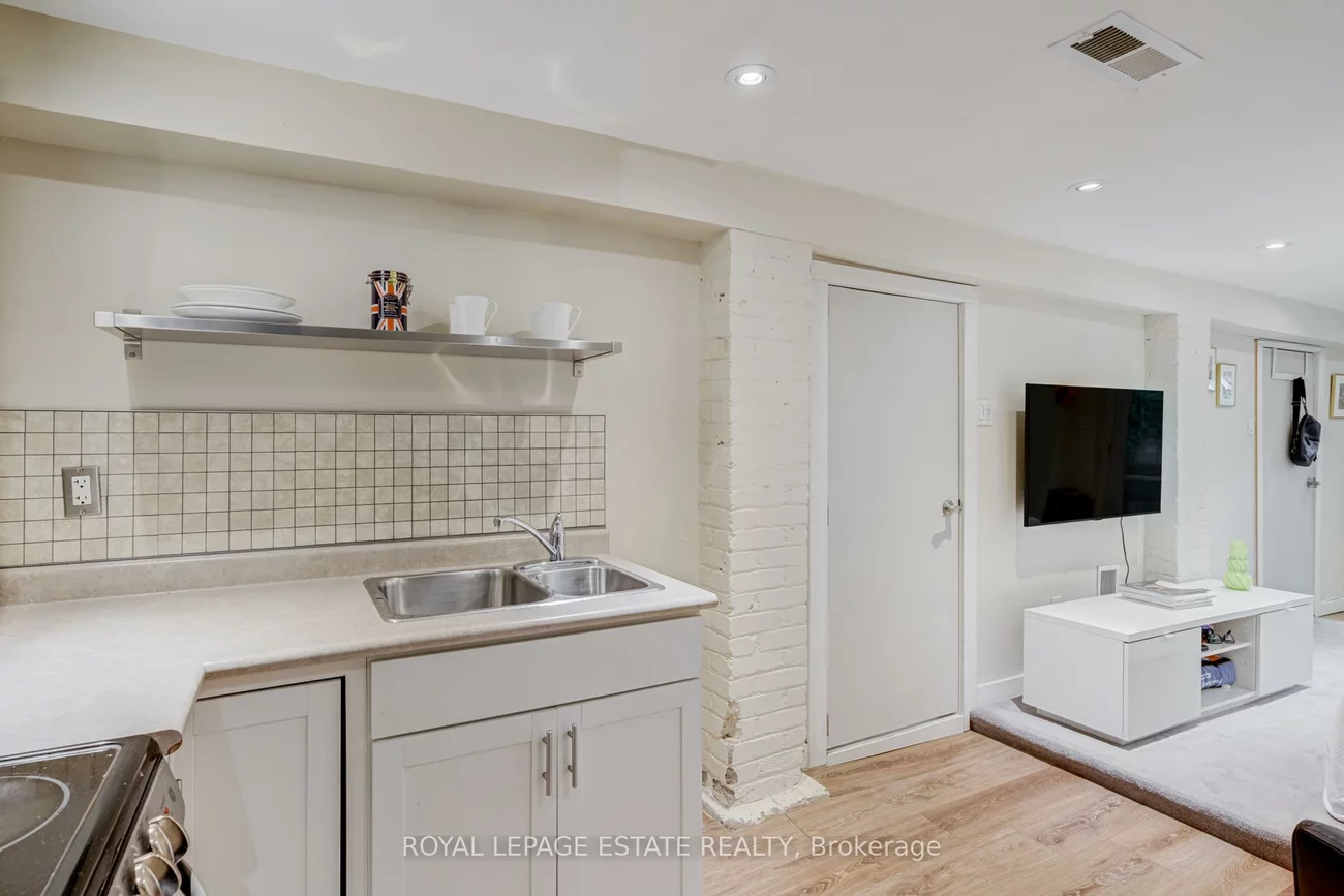 47, Bowmore, Woodbine Corridor, Toronto