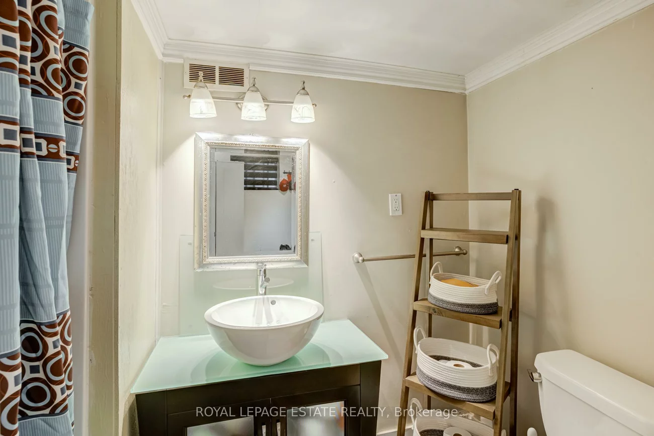 47, Bowmore, Woodbine Corridor, Toronto
