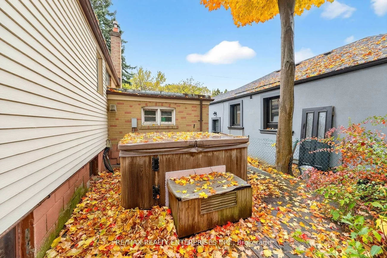 10, Colonial, Cliffcrest, Toronto