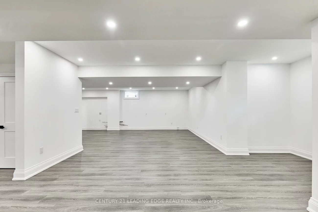 24, Larwood, Cliffcrest, Toronto