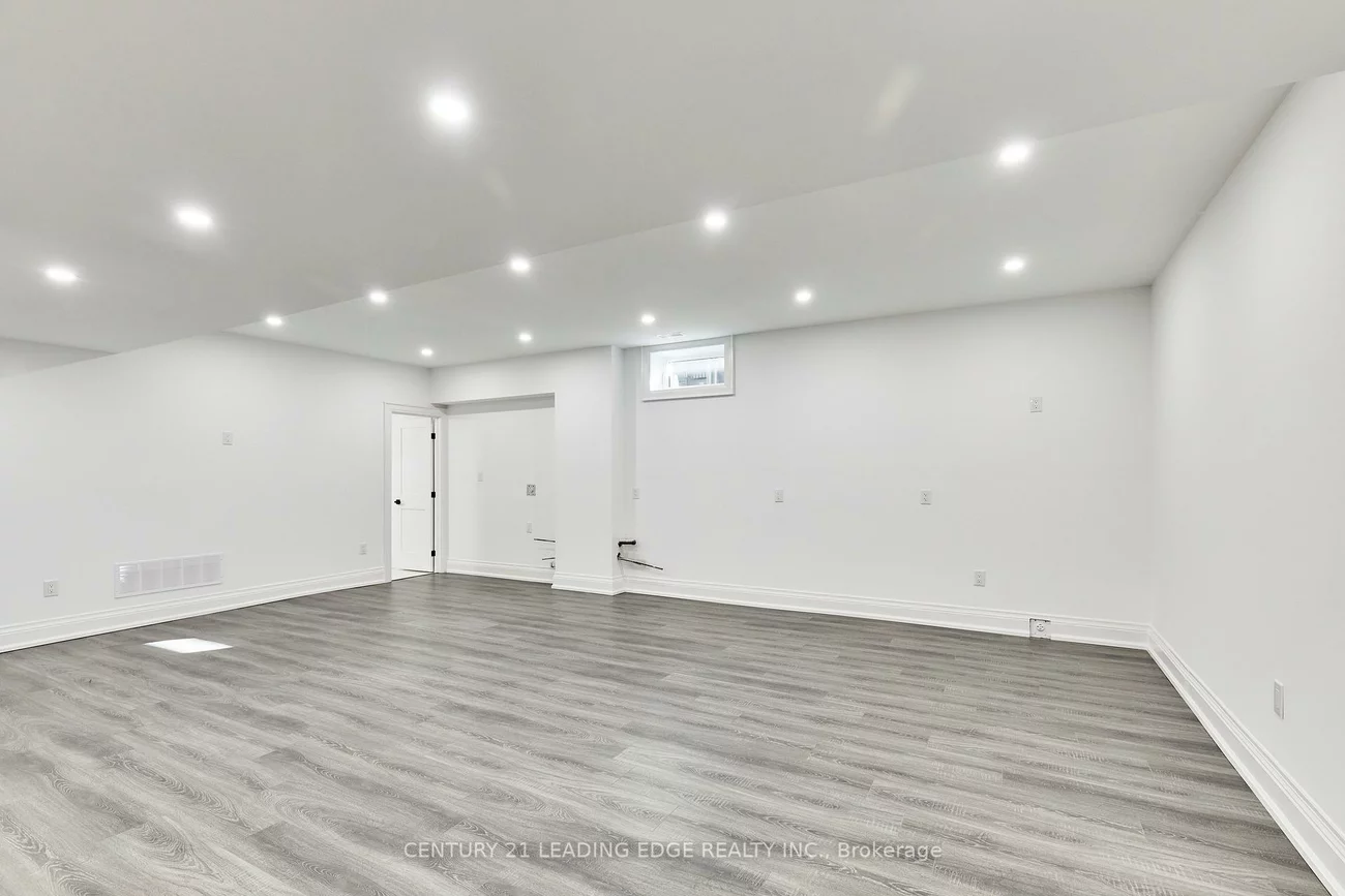 24, Larwood, Cliffcrest, Toronto