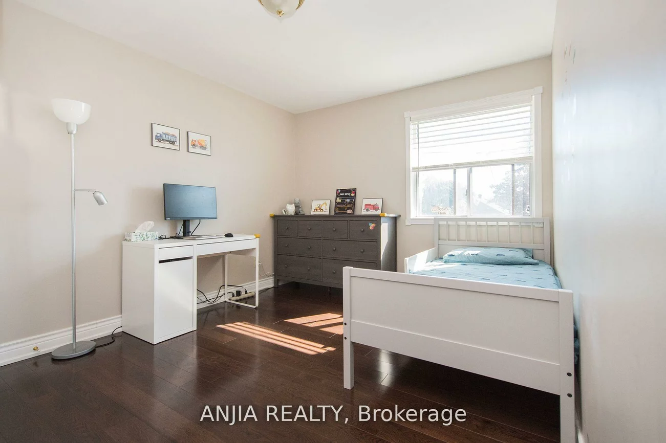 76, Adair, O'Connor-Parkview, Toronto