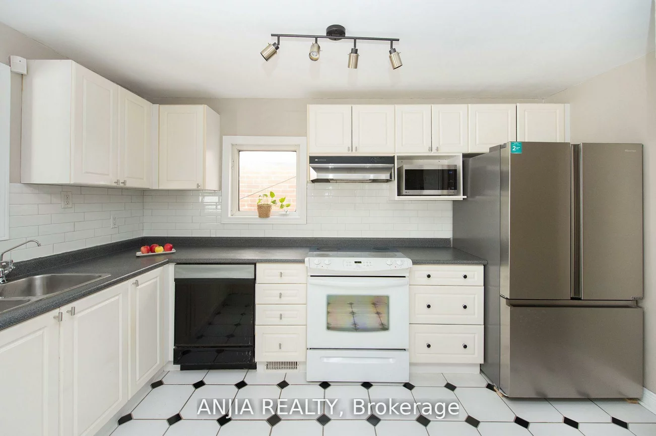 76, Adair, O'Connor-Parkview, Toronto