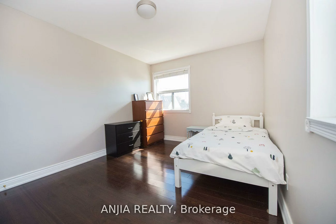 76, Adair, O'Connor-Parkview, Toronto