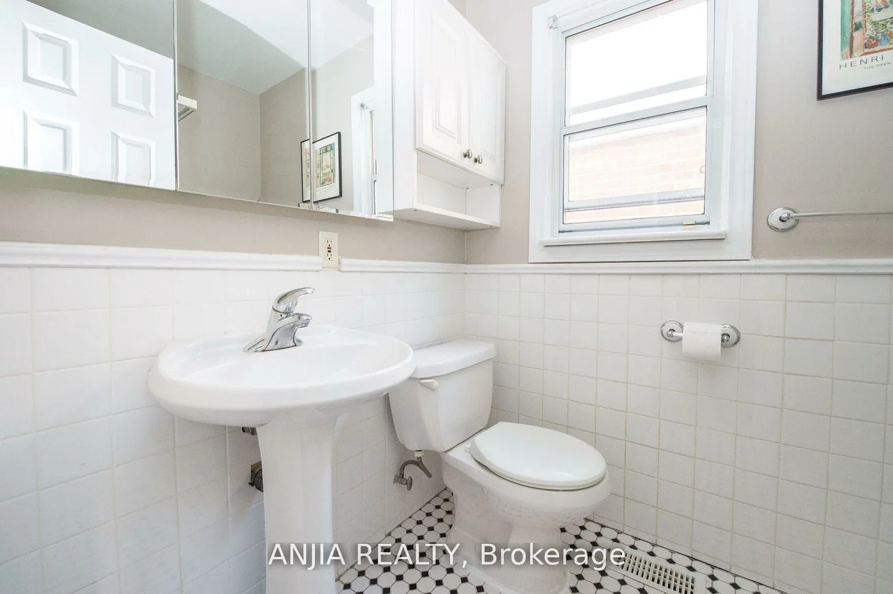 76, Adair, O'Connor-Parkview, Toronto