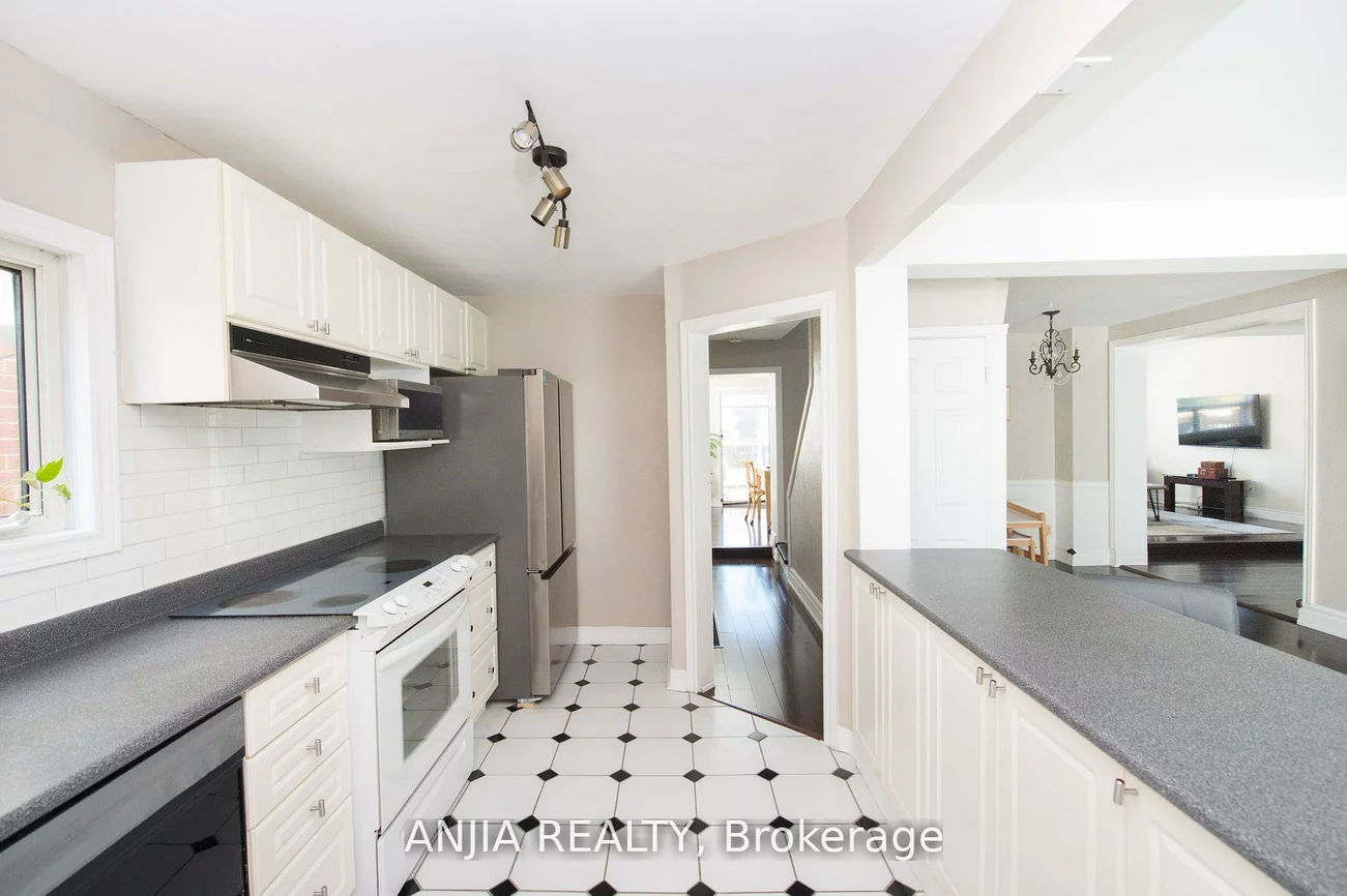 76, Adair, O'Connor-Parkview, Toronto