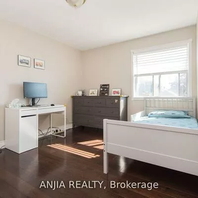 76, Adair, O'Connor-Parkview, Toronto