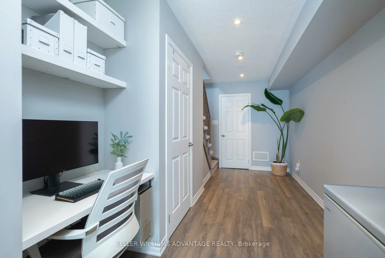 98, Howe, Clairlea-Birchmount, Toronto