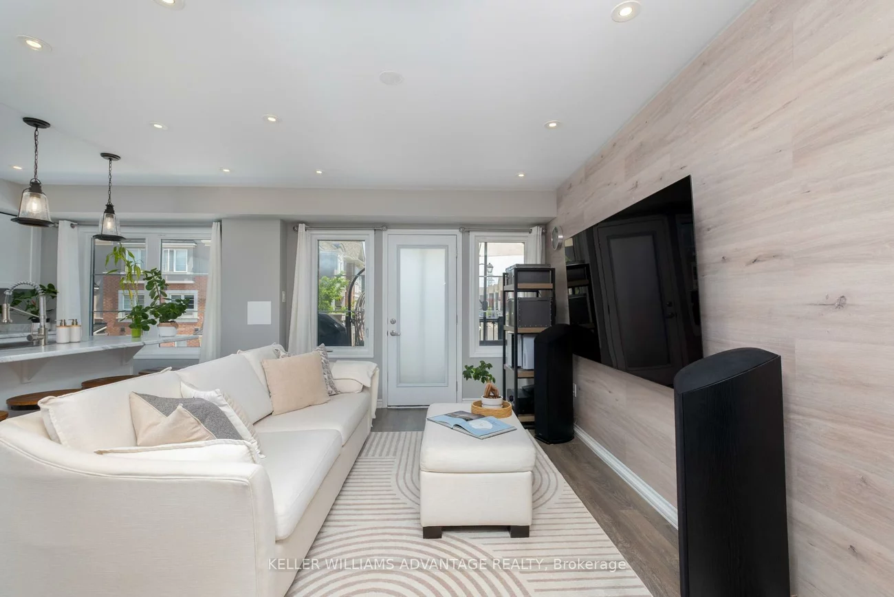 98, Howe, Clairlea-Birchmount, Toronto