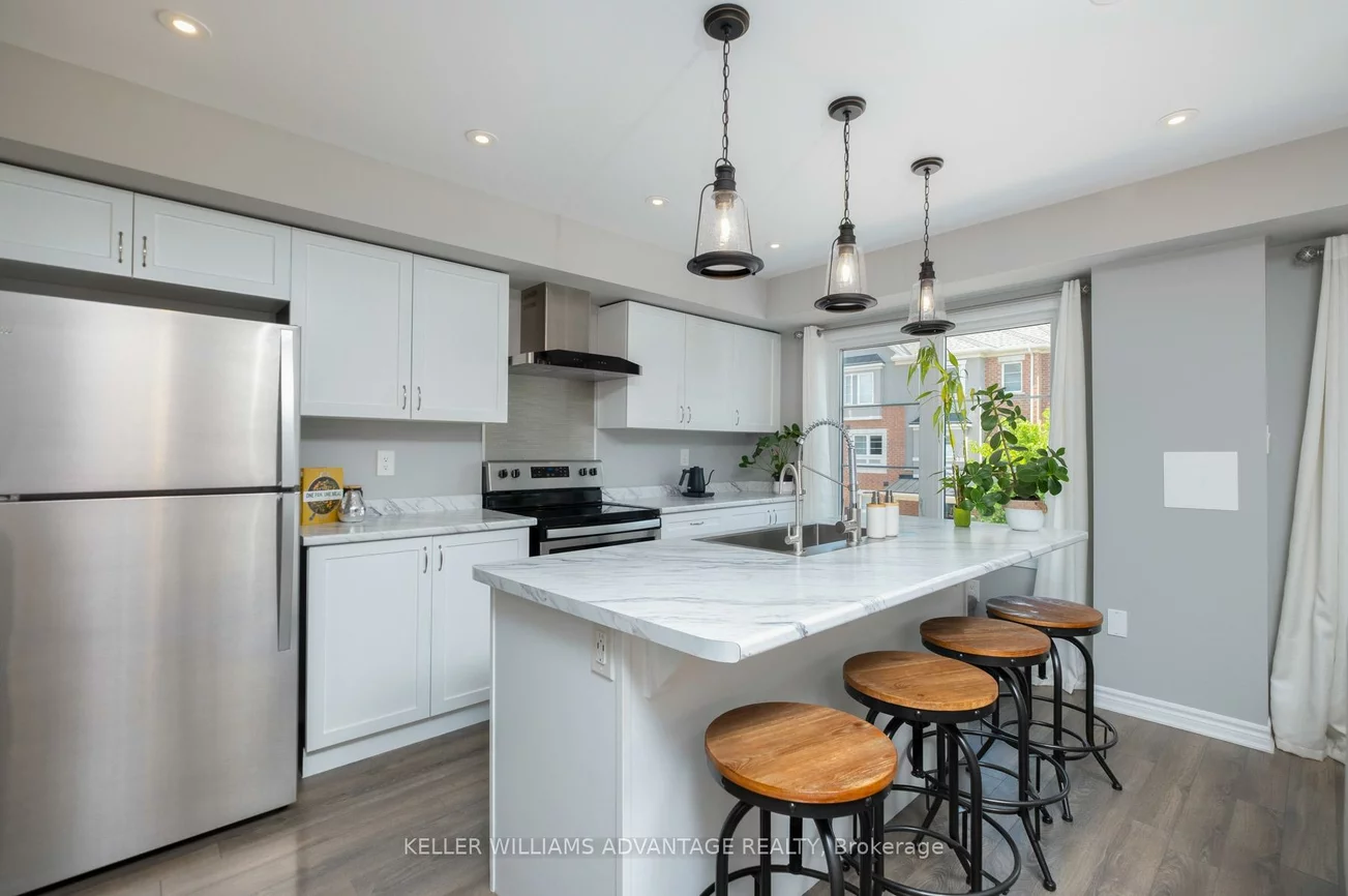 98, Howe, Clairlea-Birchmount, Toronto