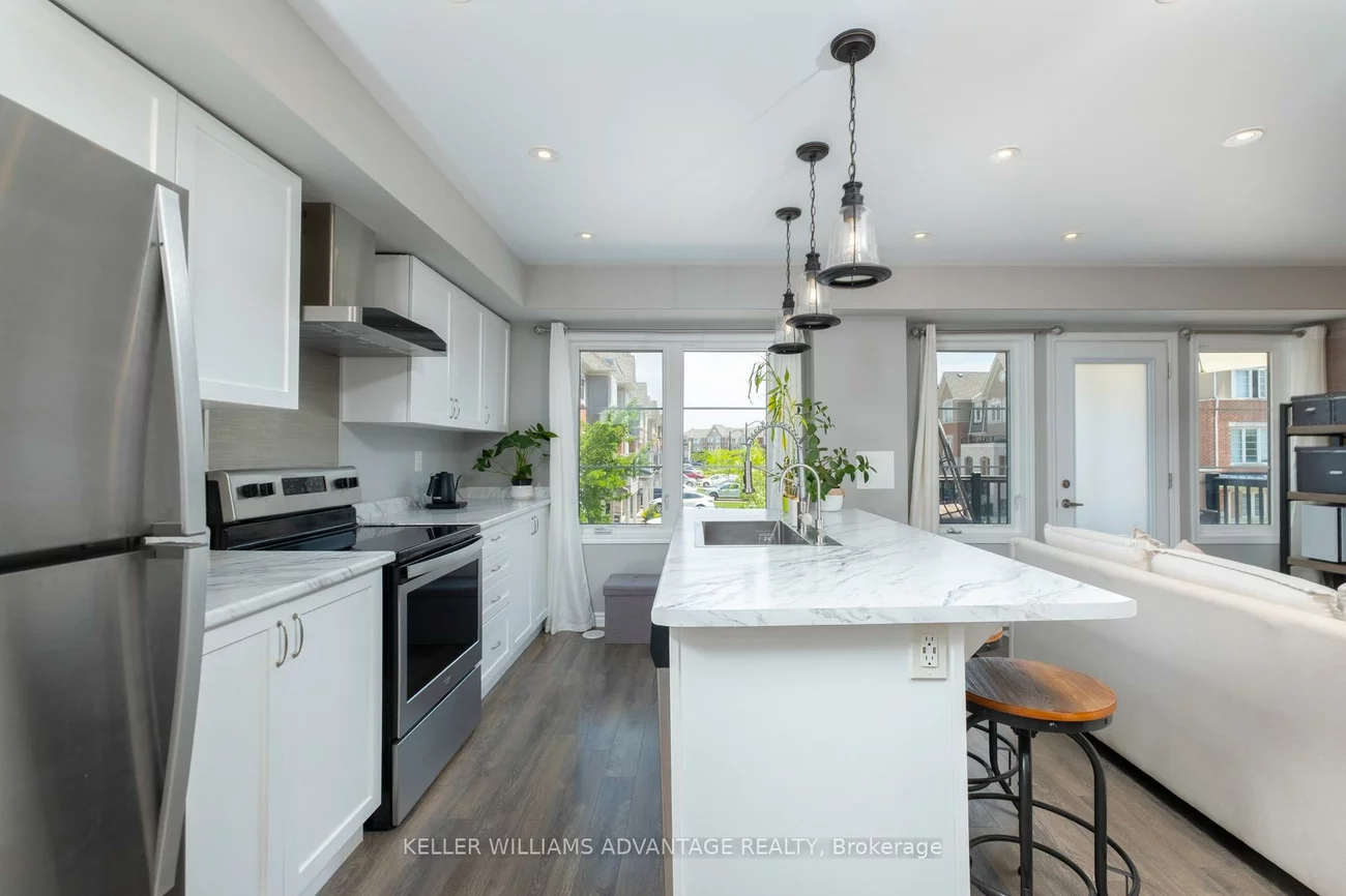 98, Howe, Clairlea-Birchmount, Toronto