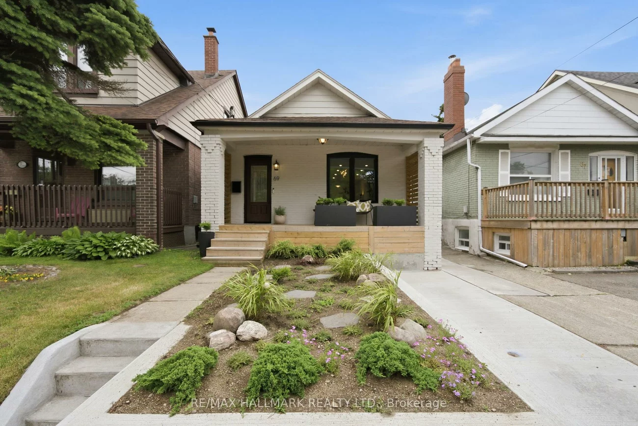 69, Gatwick, Woodbine-Lumsden, Toronto