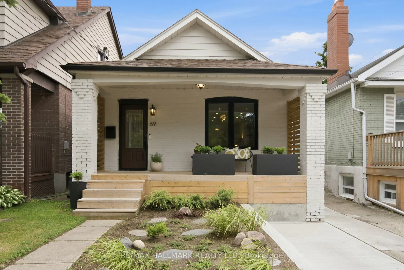 69, Gatwick, Woodbine-Lumsden, Toronto