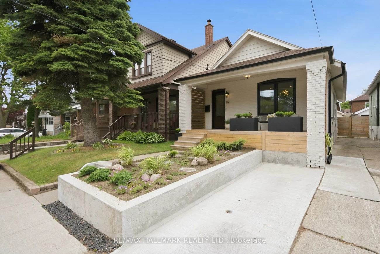 69, Gatwick, Woodbine-Lumsden, Toronto