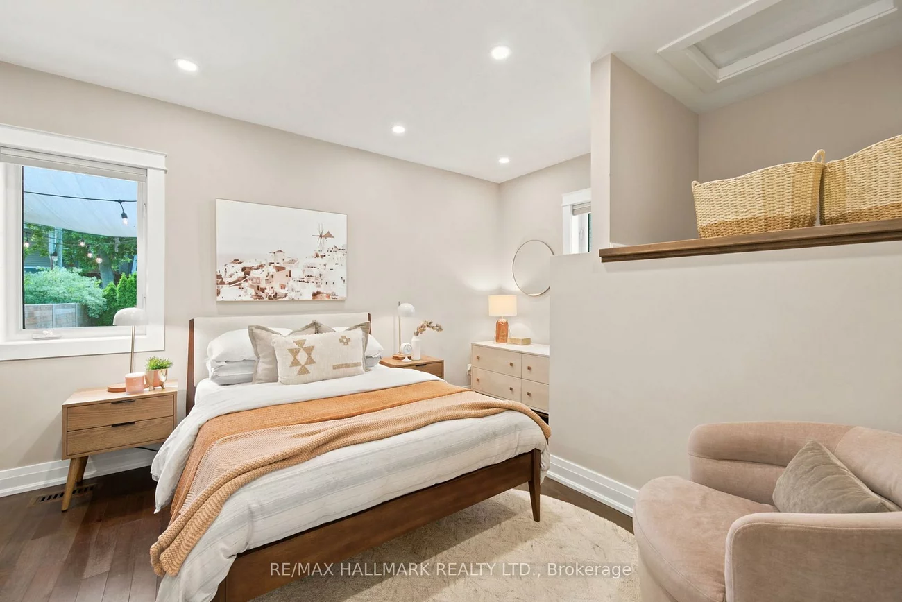 69, Gatwick, Woodbine-Lumsden, Toronto