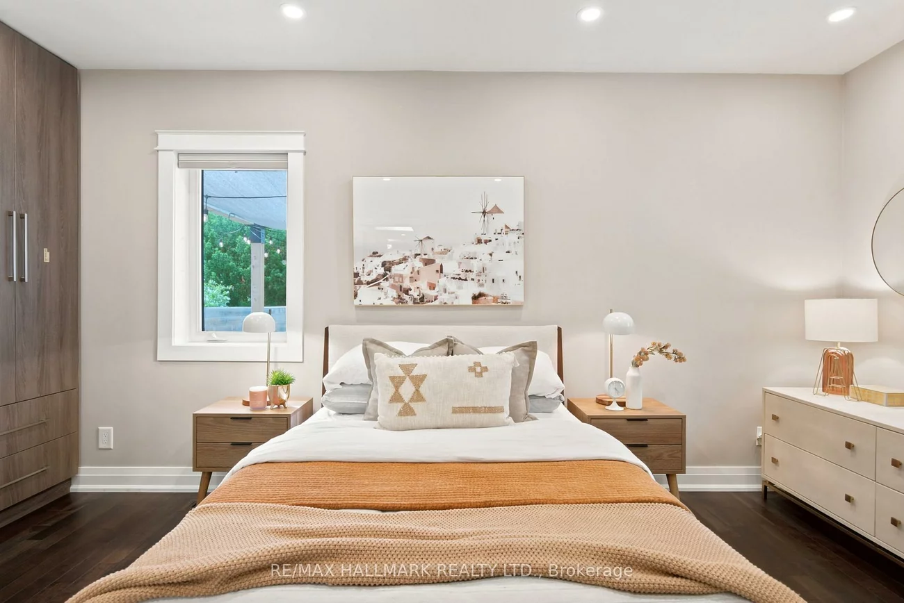 69, Gatwick, Woodbine-Lumsden, Toronto