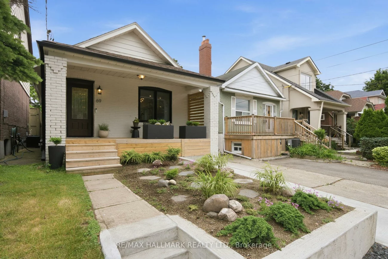 69, Gatwick, Woodbine-Lumsden, Toronto