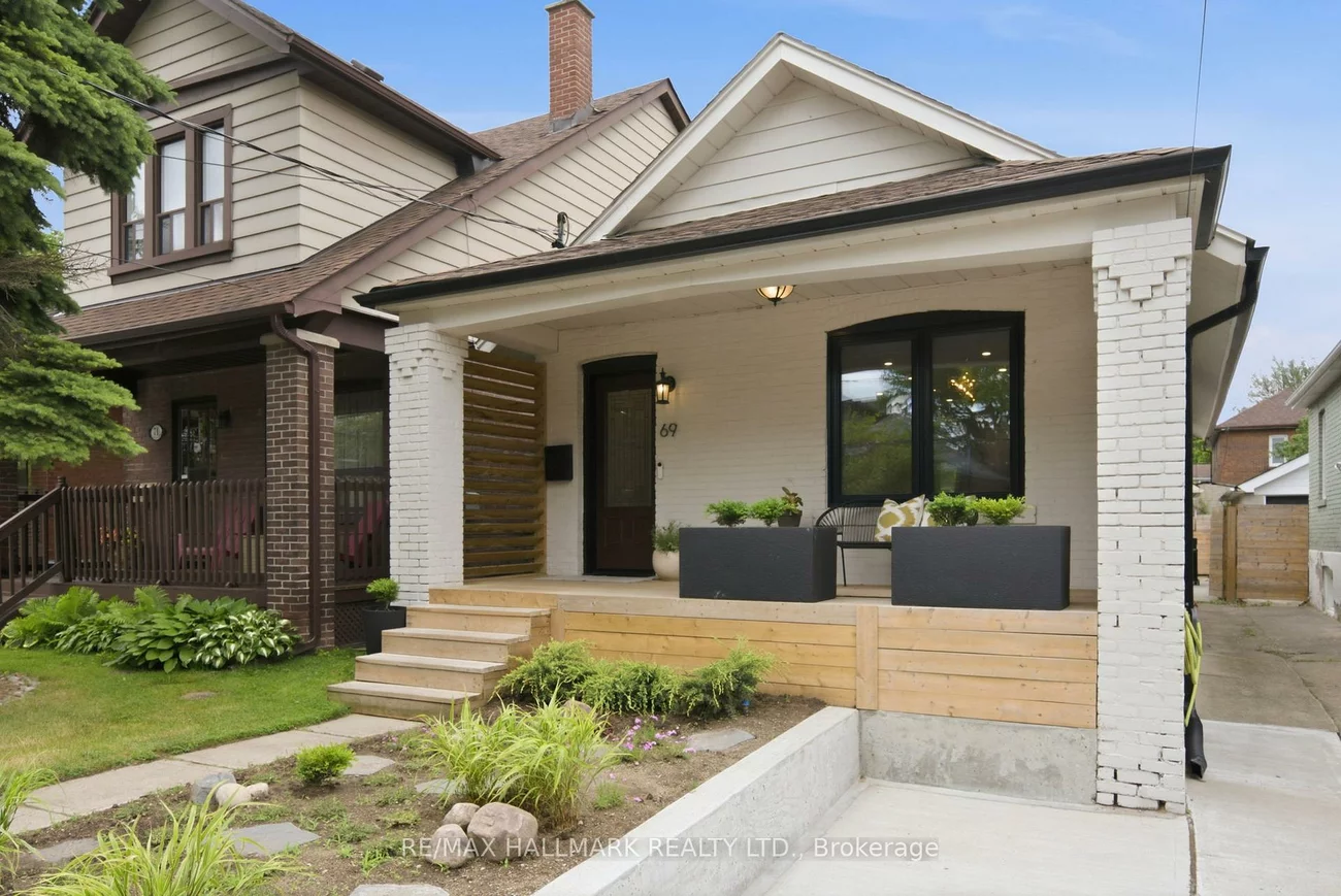 69, Gatwick, Woodbine-Lumsden, Toronto