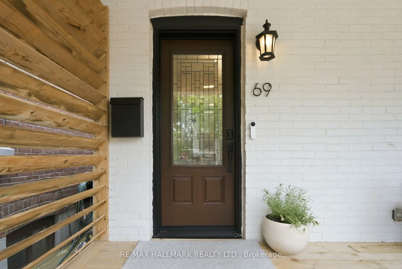 69, Gatwick, Woodbine-Lumsden, Toronto