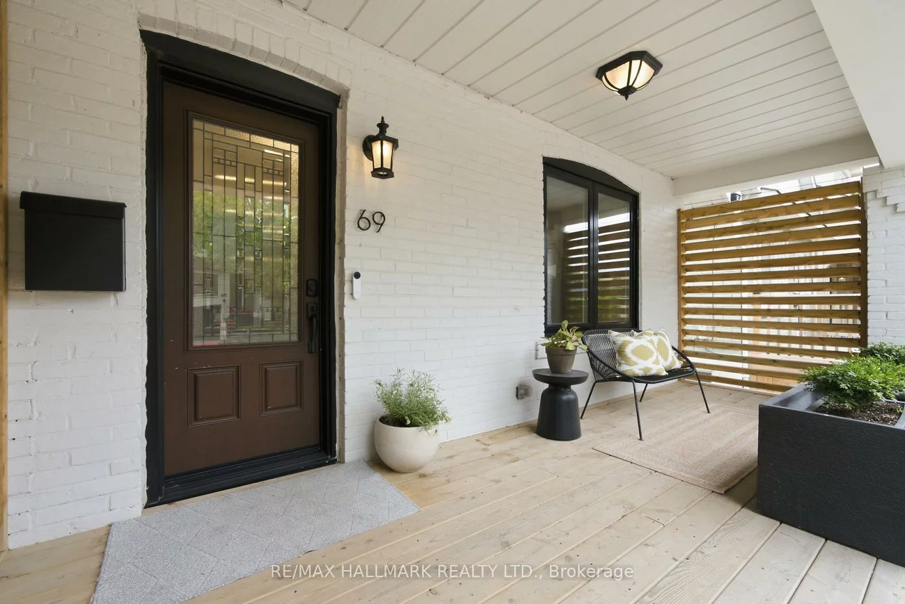 69, Gatwick, Woodbine-Lumsden, Toronto