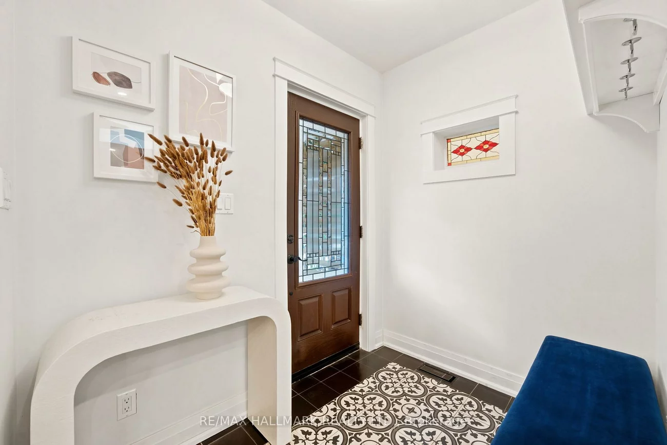 69, Gatwick, Woodbine-Lumsden, Toronto