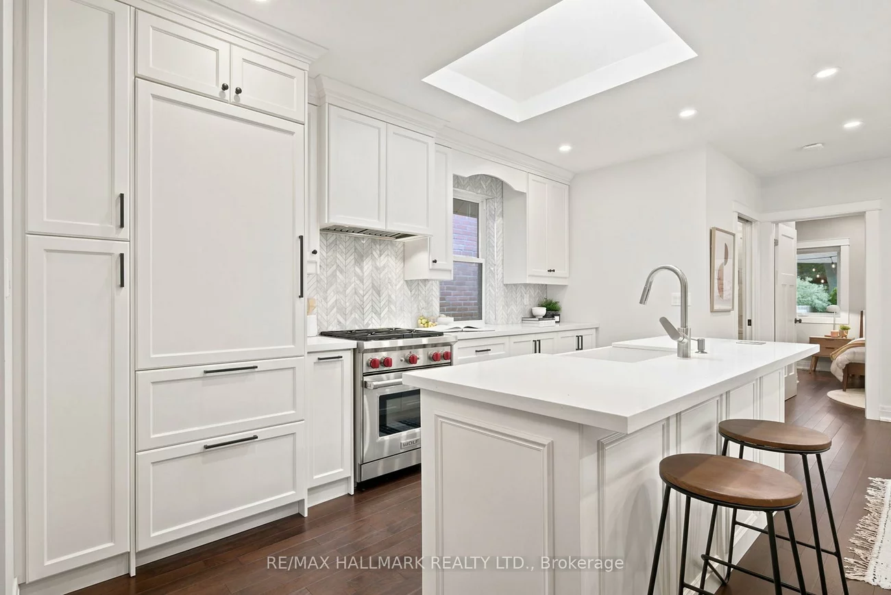 69, Gatwick, Woodbine-Lumsden, Toronto
