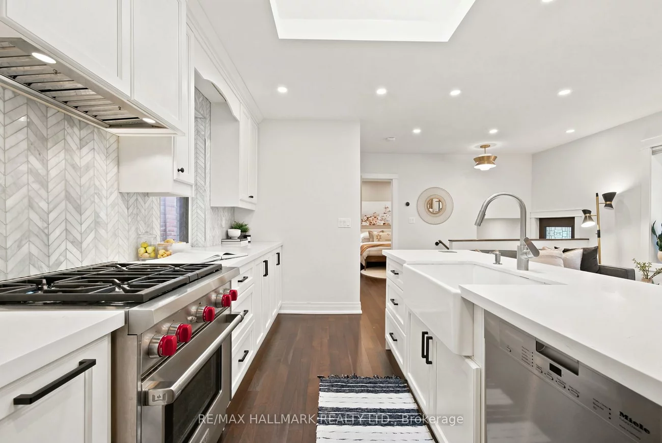 69, Gatwick, Woodbine-Lumsden, Toronto