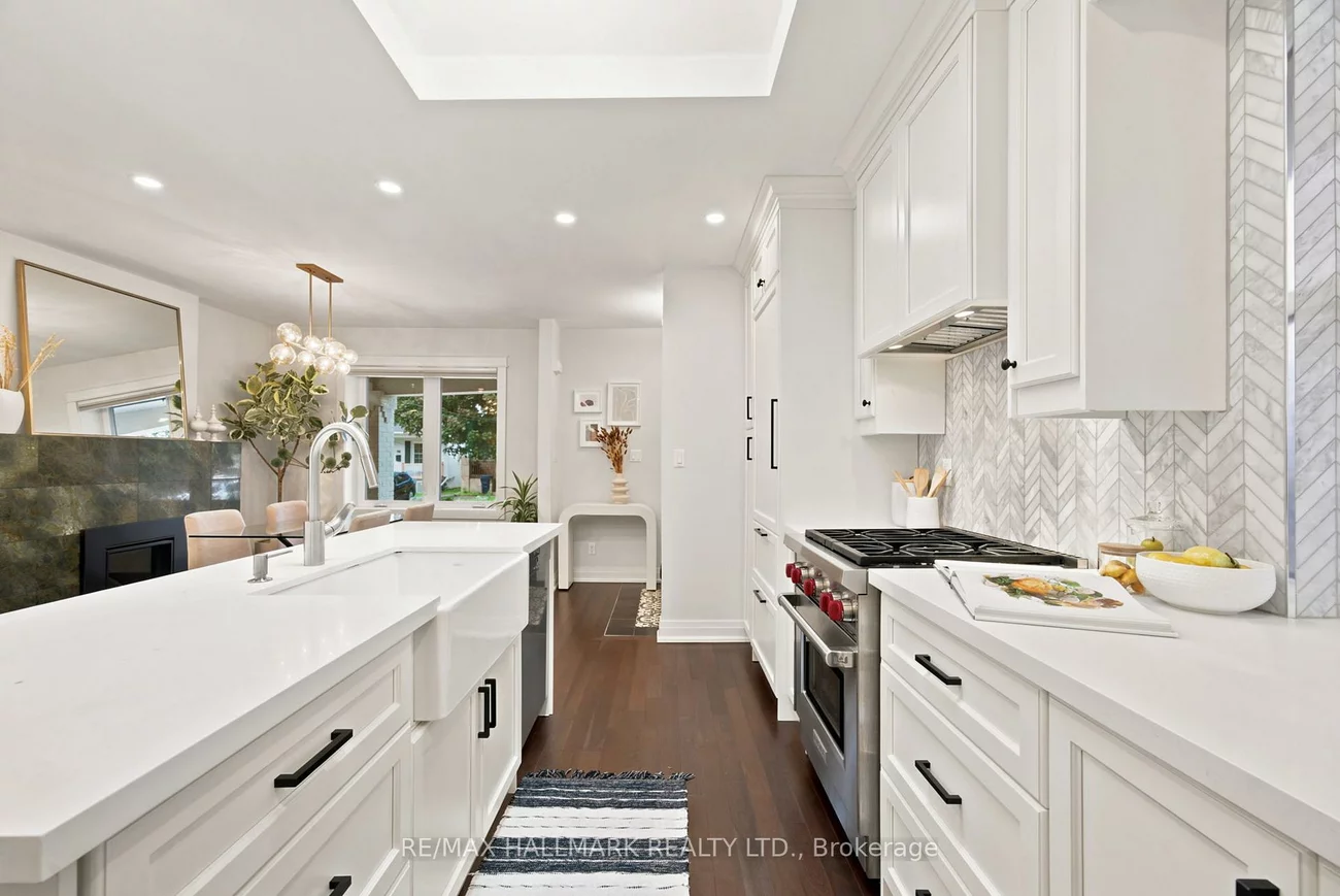 69, Gatwick, Woodbine-Lumsden, Toronto